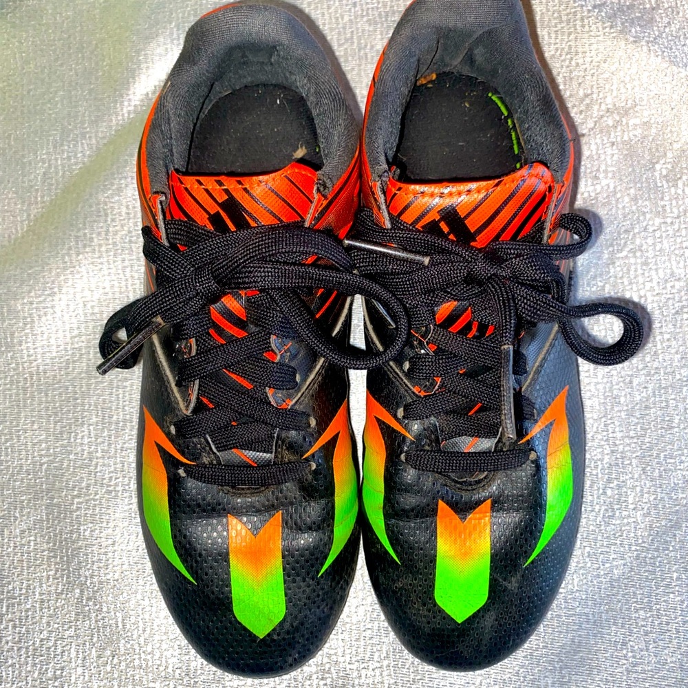 Adidas MESSI Football/Soccer Cleats Free Shin Guards with purchase